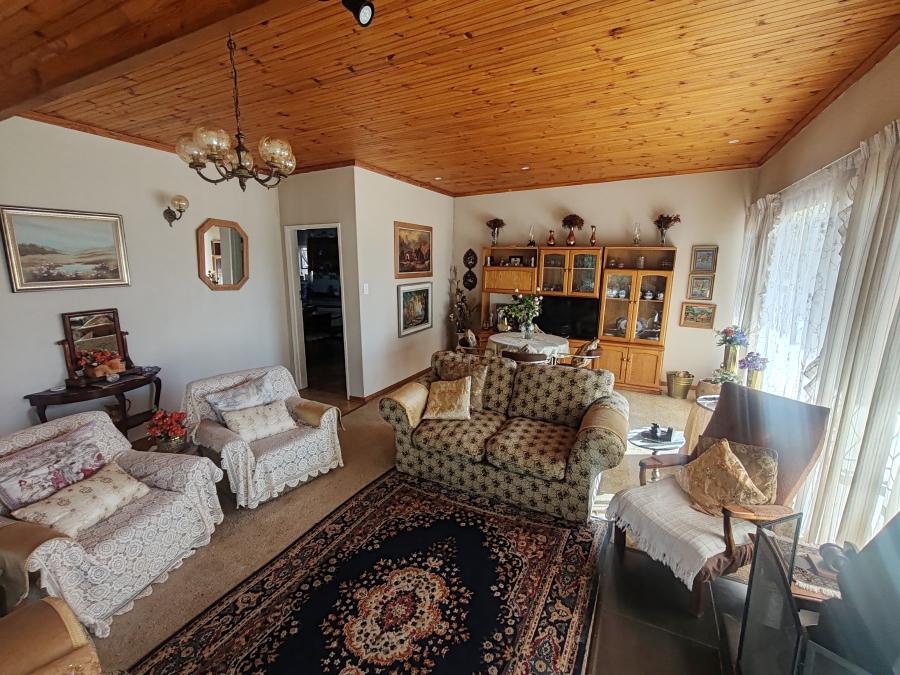 5 Bedroom Property for Sale in Campher Park Eastern Cape